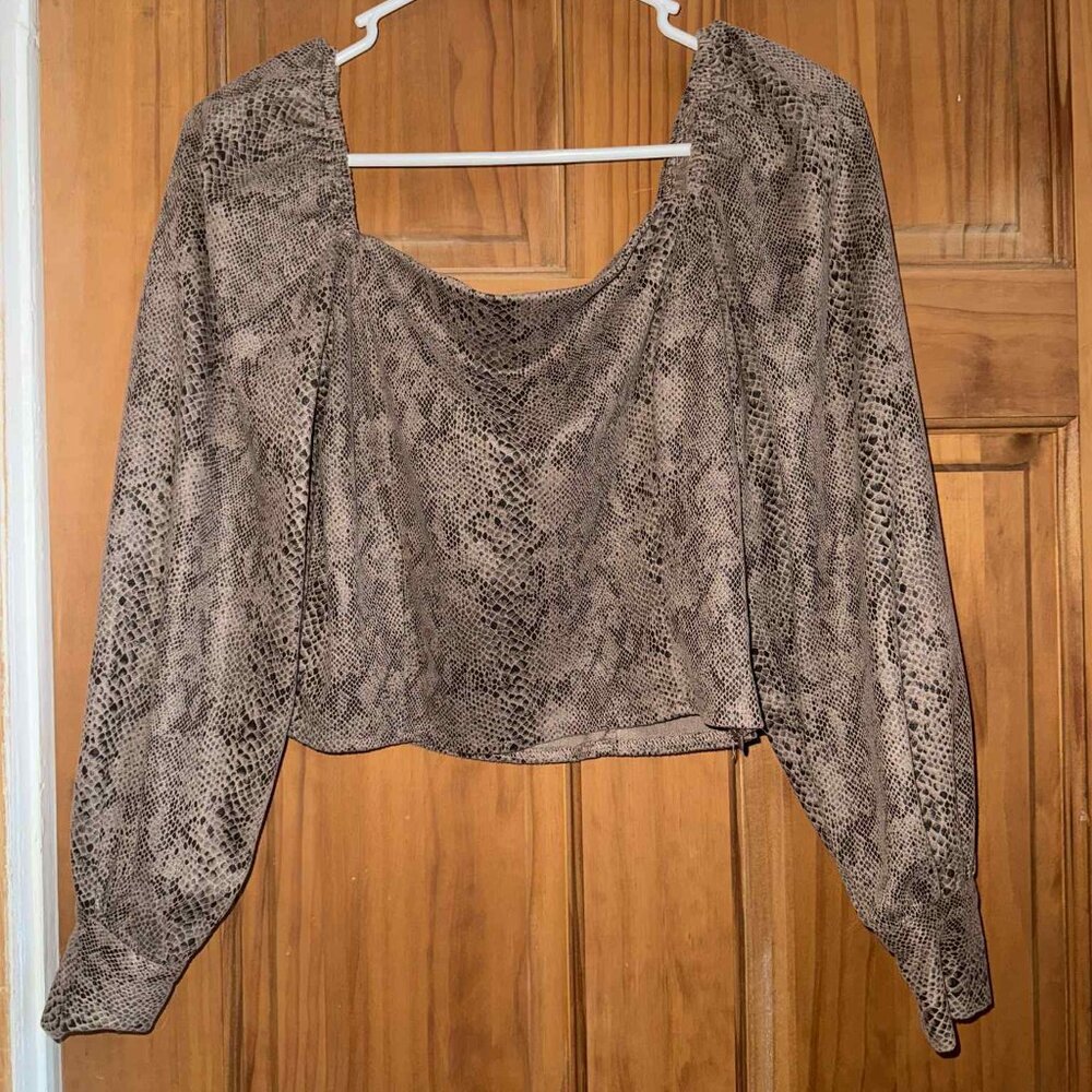 She & Sky Long Sleeve Cropped Top - Size Small